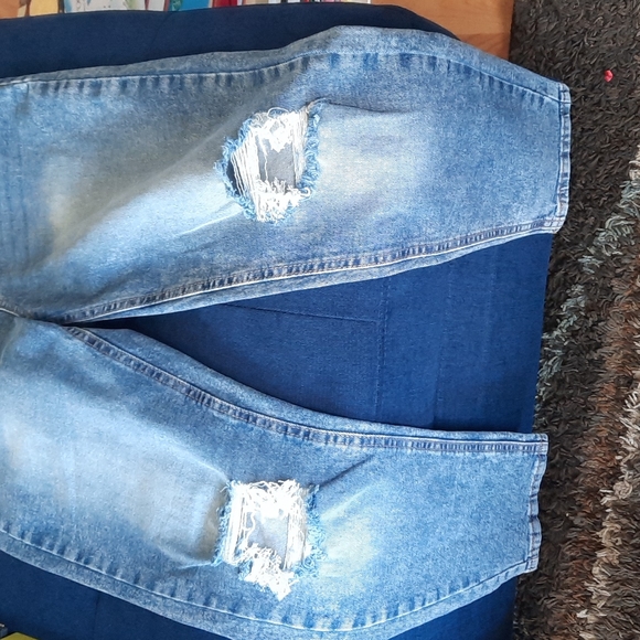 Jeans - Picture 2 of 3